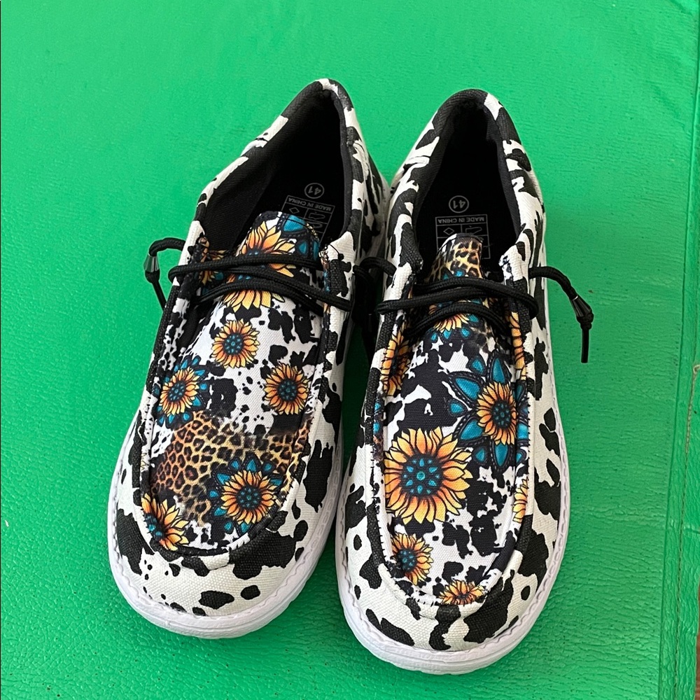 💥NEW ITEM💥 Floral and Animal Print Sneakers